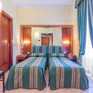 4* Hotel Raeli Lux